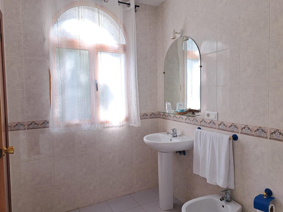 Toilet, Bathroom, towels