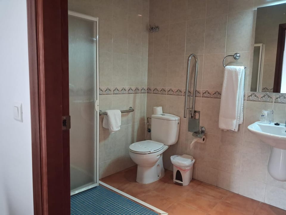 Shower, Toilet, Bathroom, Facility for disabled guests, bidet