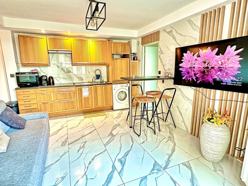 TV and multimedia, Seating area, Dining area, washing machine, kitchen