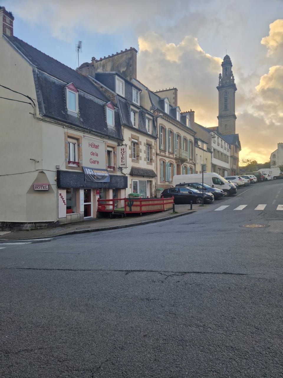 Property building, City view, Street view, Location, Parking