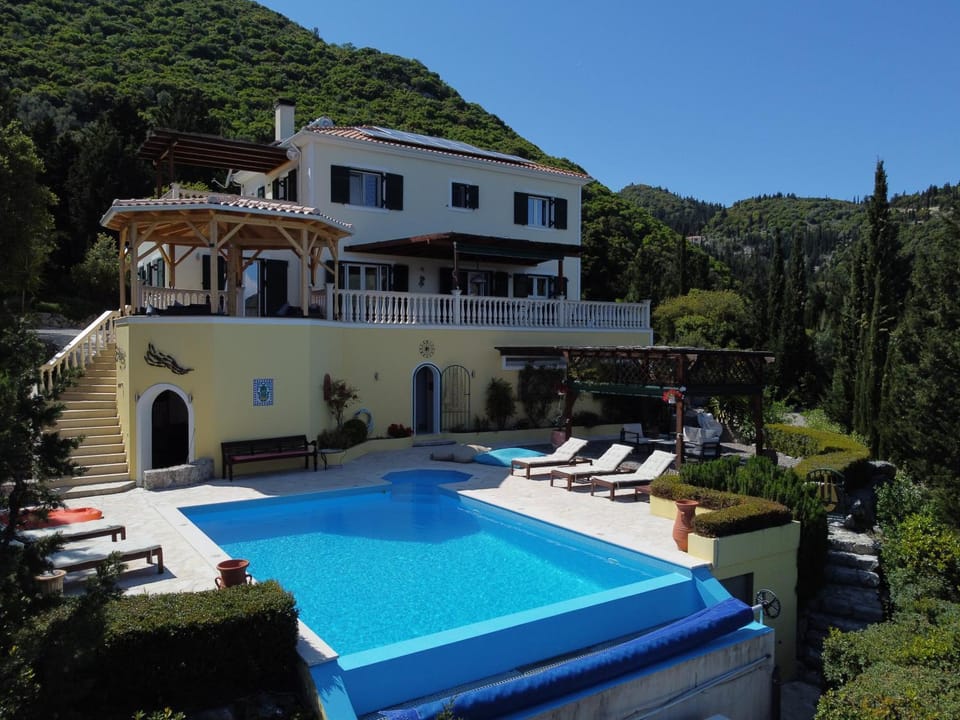 Property building, Patio, Day, Natural landscape, Mountain view, Pool view, Swimming pool, sunbed