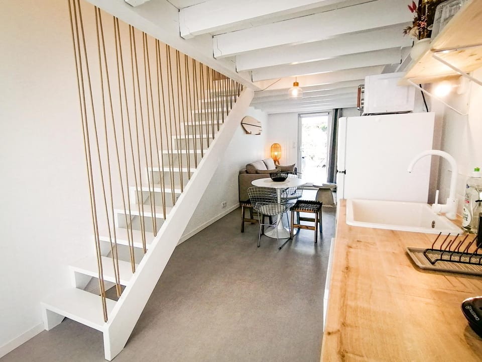 Kitchen or kitchenette, Living room, Seating area, Dining area