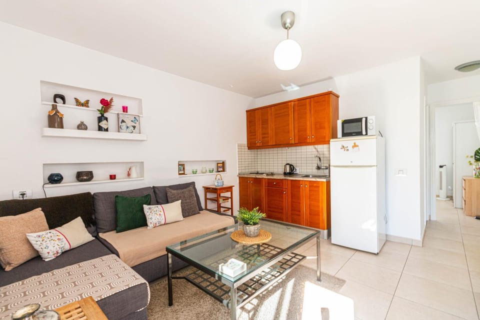 Kitchen or kitchenette, Living room