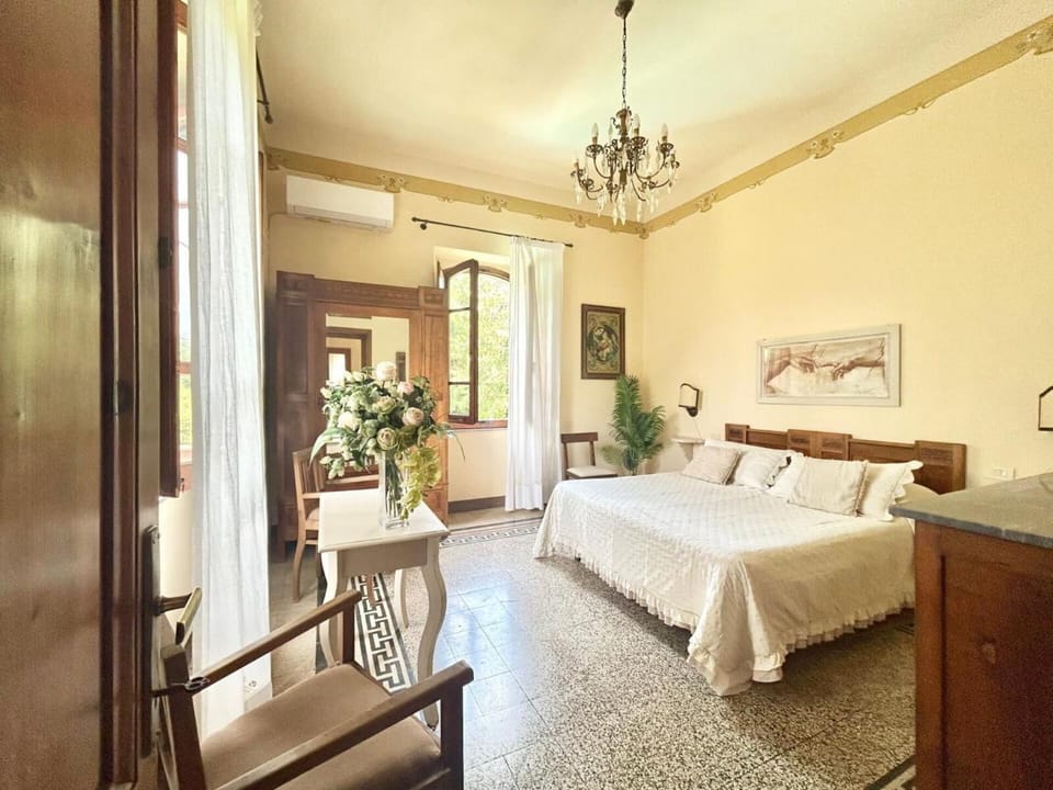 Bed, Photo of the whole room, Bedroom, air conditioner