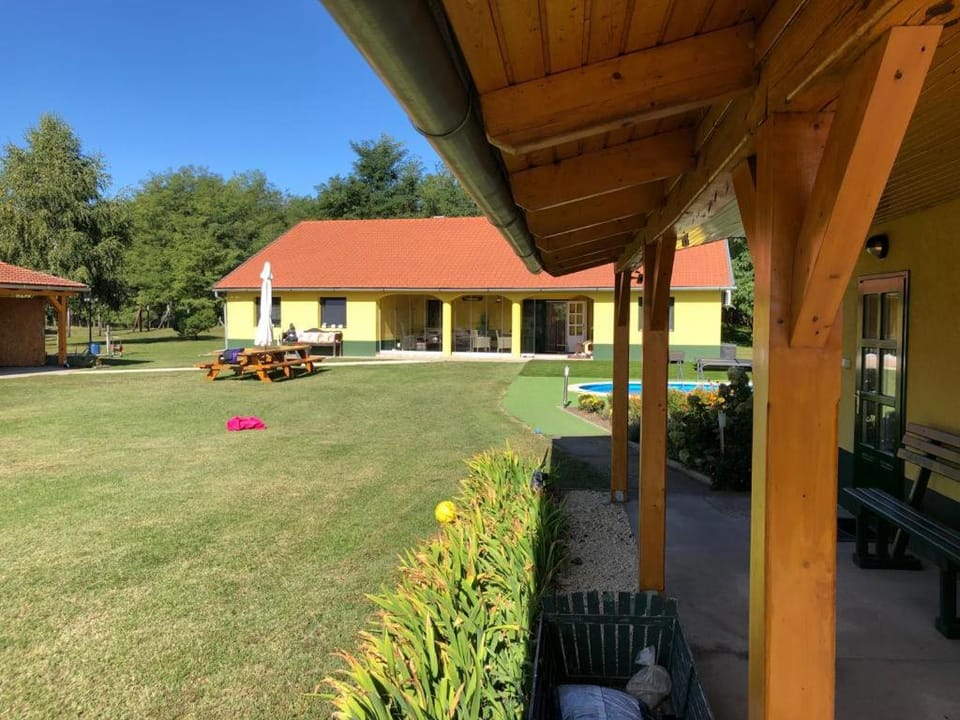 Sunshine Tanya House in Hungary