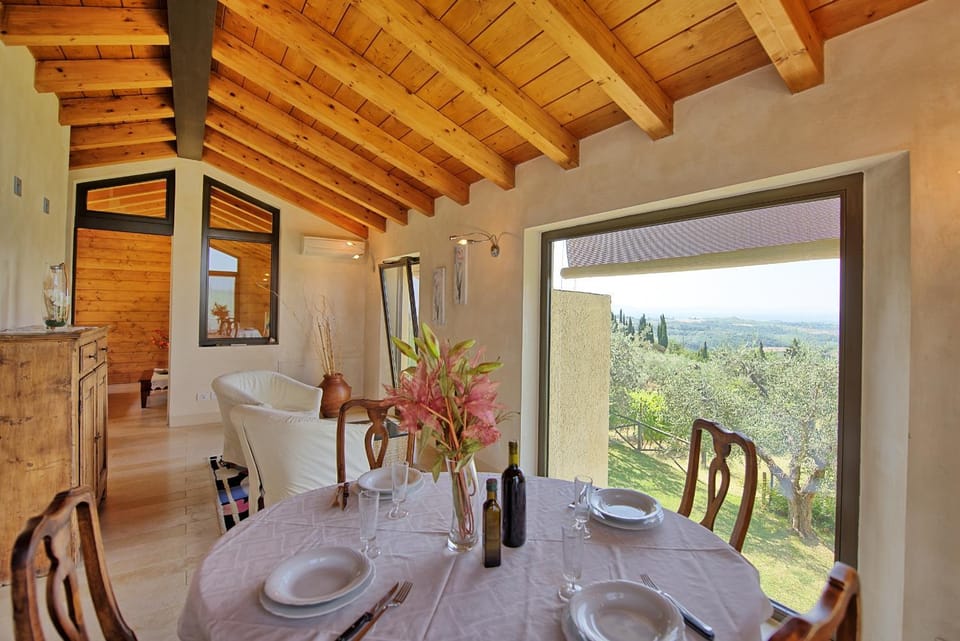 Kitchen or kitchenette, Seating area, Dining area