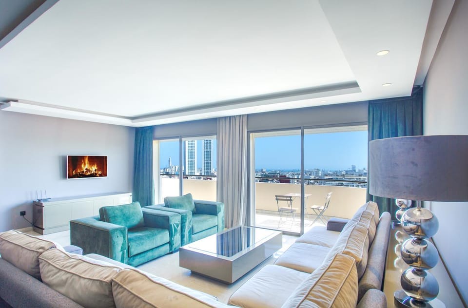 Communal lounge/ TV room, Bird's eye view, TV and multimedia, Living room, City view