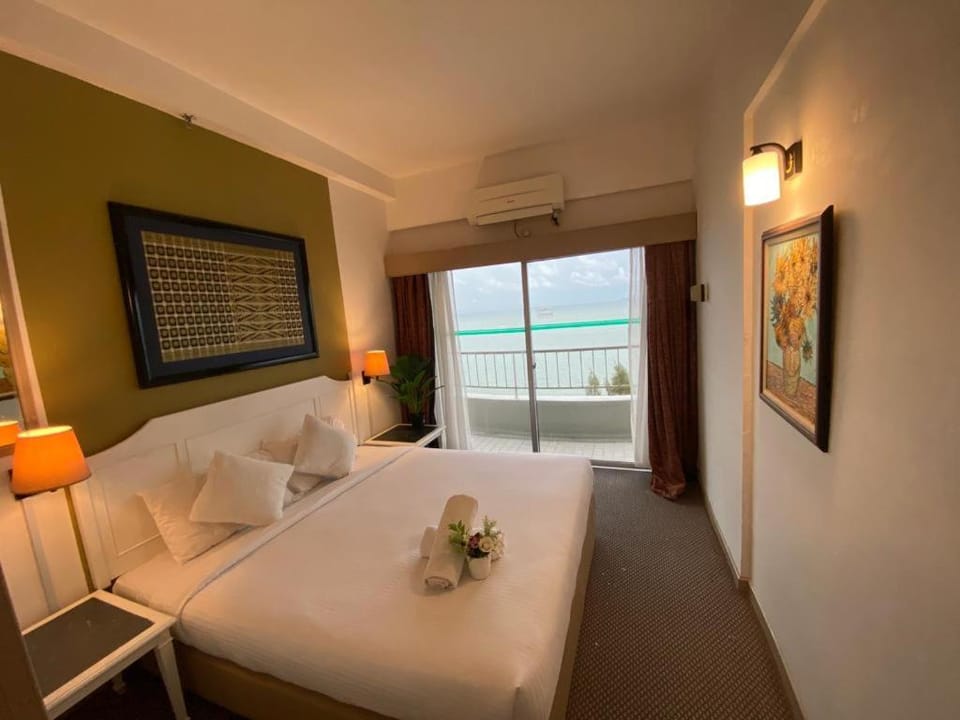 Bed, Bedroom, Sea view
