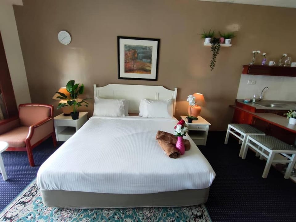 Seaview Deluxe Rainbow Paradise Tg Bungah 8pax Bed and Breakfast in Tanjung Bungah