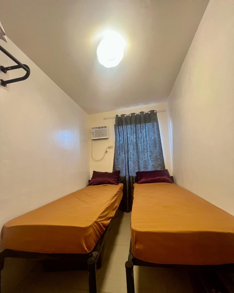 GOLDY'S PLACE 2-BEDROOM WITH BALCONY NETFLX Karaoke Youtube Apartment hotel in Bacoor