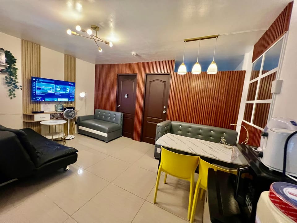 GOLDY'S PLACE 2-BEDROOM WITH BALCONY NETFLX Karaoke Youtube Apartment hotel in Bacoor