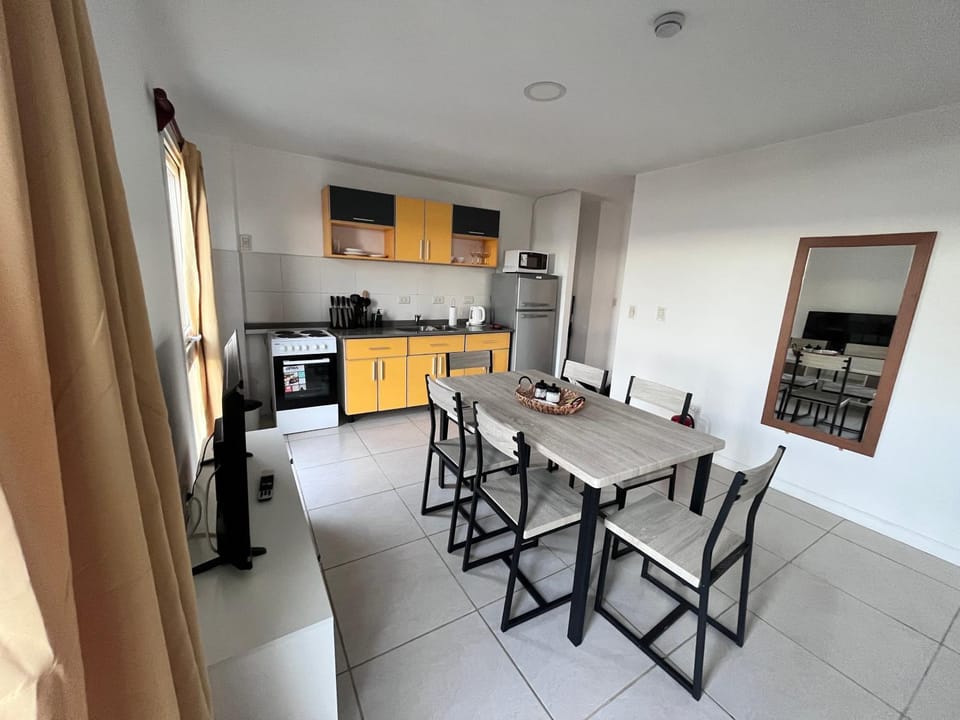 Coffee/tea facilities, Kitchen or kitchenette, Seating area, Dining area, minibar, pet friendly