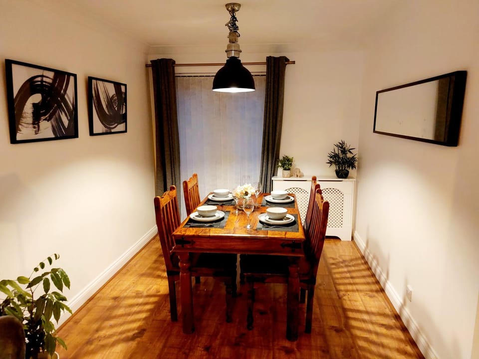 Food and drinks, Dining area, Food