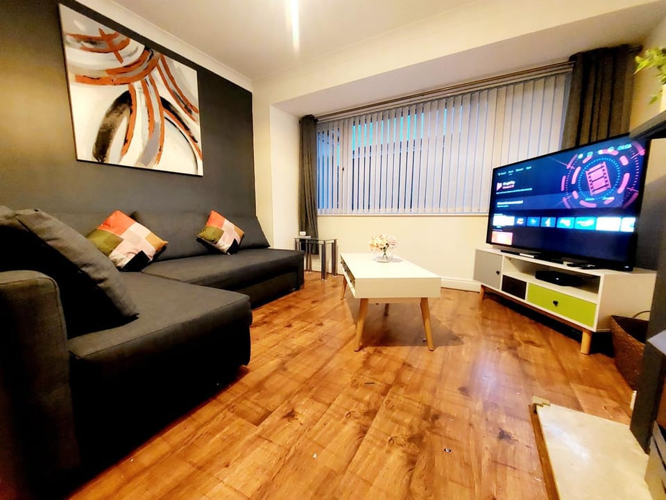 Communal lounge/ TV room, TV and multimedia, Living room, Evening entertainment