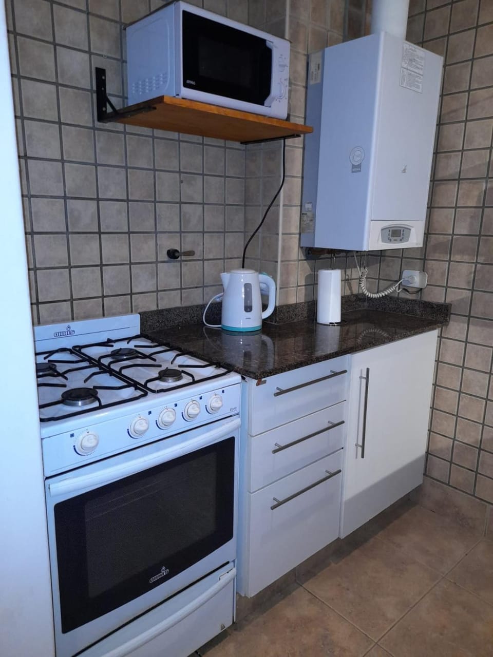 Coffee/tea facilities, Kitchen or kitchenette, minibar, pet friendly, stove