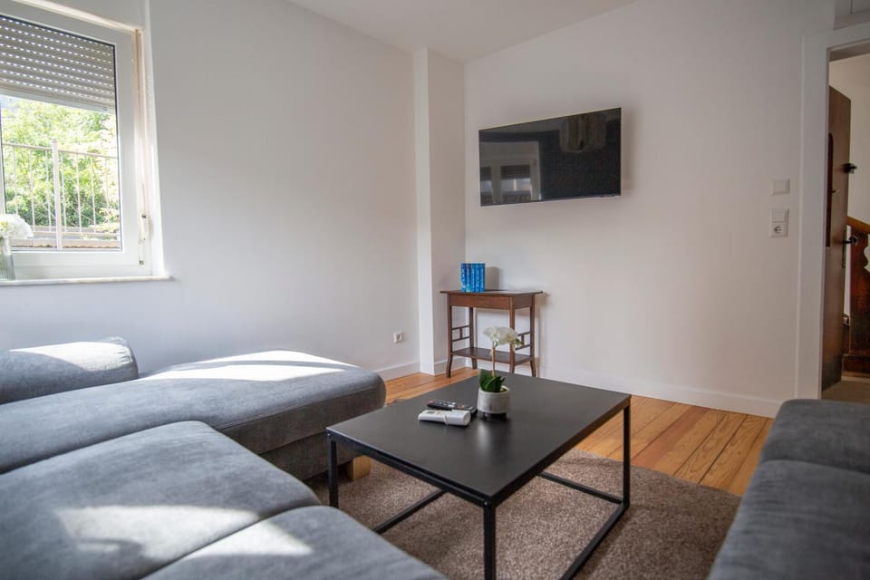 Communal lounge/ TV room, TV and multimedia, Living room, Seating area