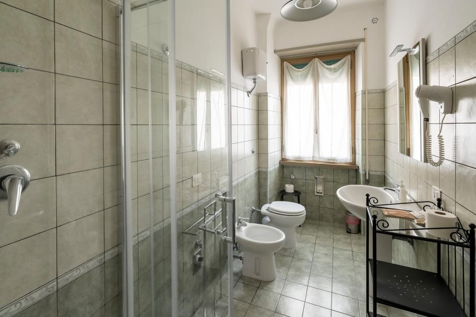 Toilet, bidet