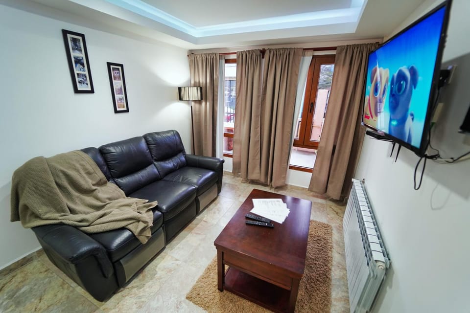 Communal lounge/ TV room, Living room