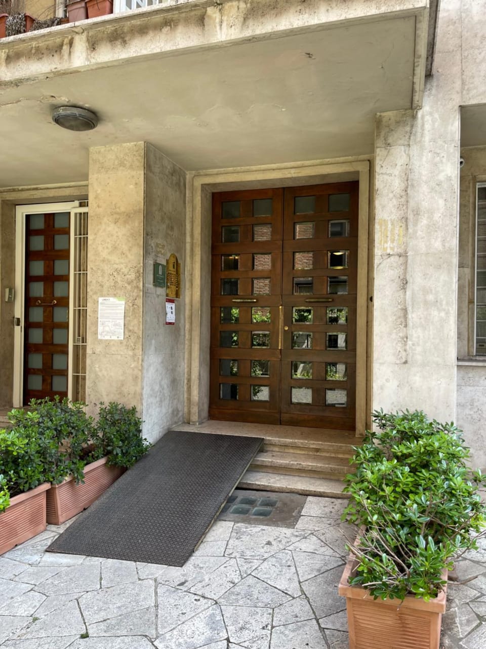 Facade/entrance