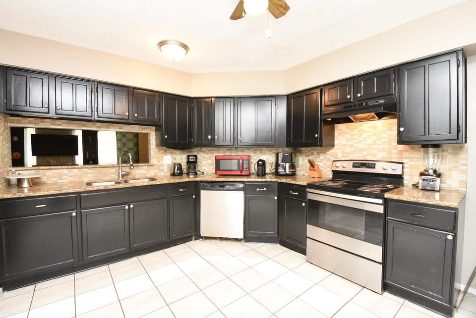 Coffee/tea facilities, Kitchen or kitchenette, dishwasher, minibar, oven, pet friendly, stove, toaster