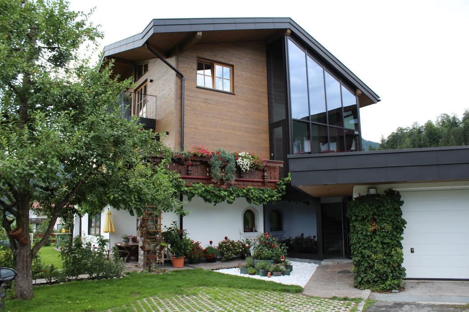 Property building, Facade/entrance, Garden