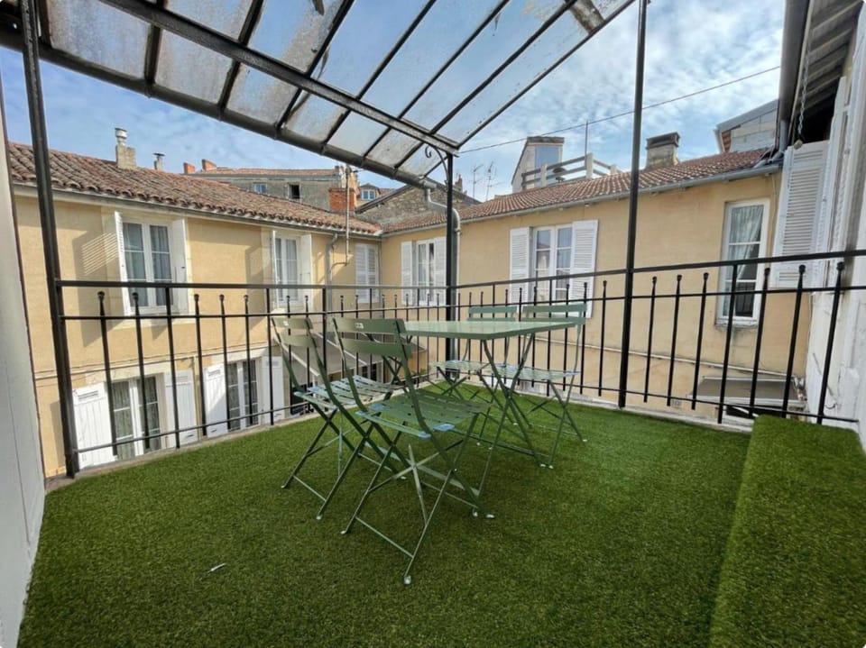 Superbe T2 Neuf Centre Ville Wifi Terrasse Netflix Apartment in Nouvelle-Aquitaine