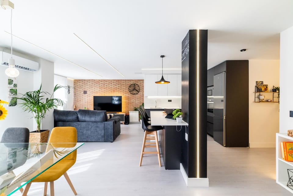 Kitchen or kitchenette, Living room, Seating area, Dining area