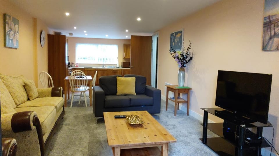 Communal lounge/ TV room