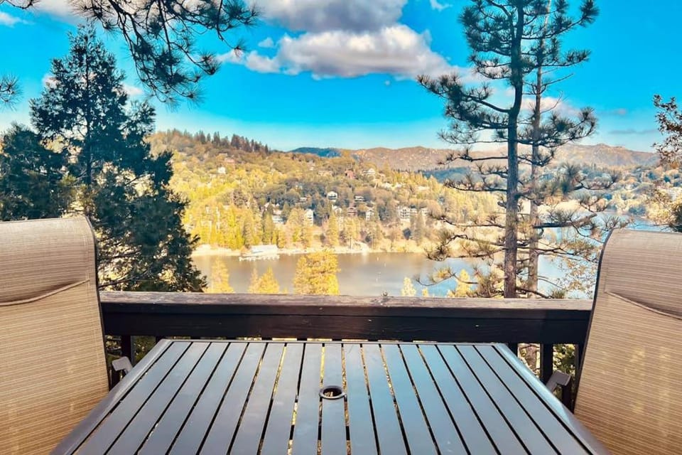 Lakeside Serenity House in Crestline