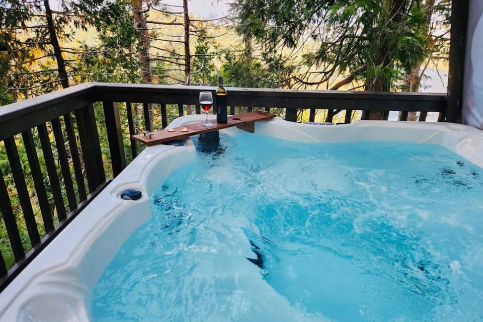 Lakeside Serenity House in Crestline