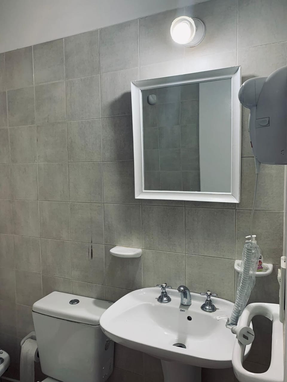 Shower, Toilet, Bathroom, Bath, towels