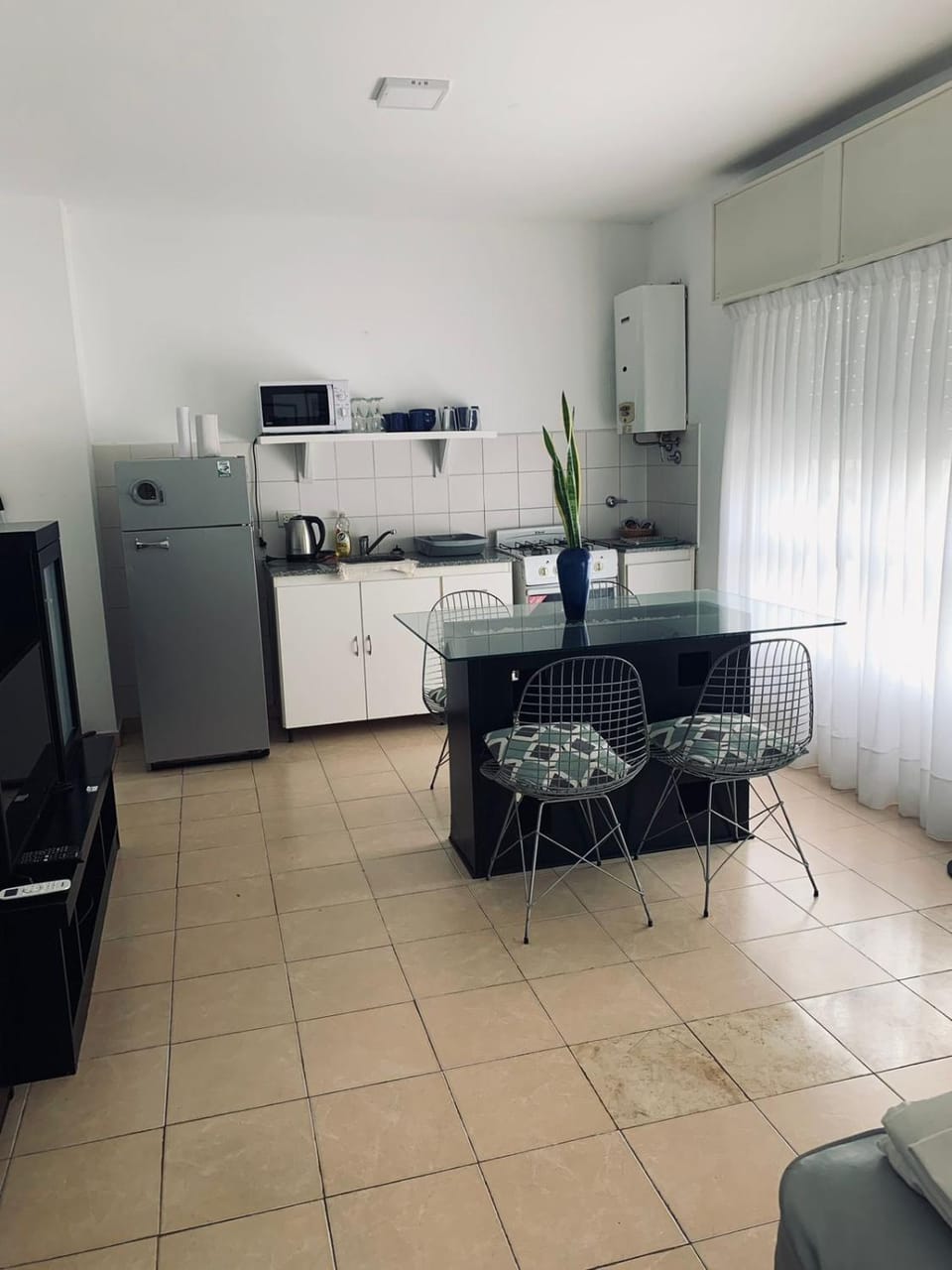Kitchen or kitchenette, Dining area, minibar, oven, pet friendly, stove