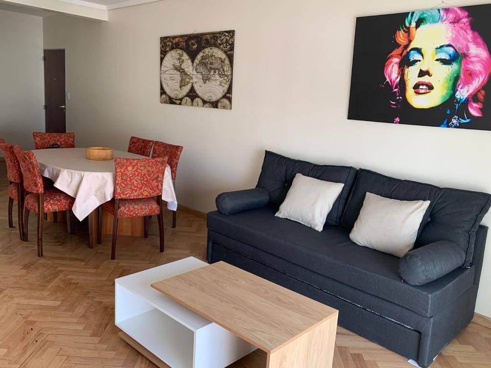3 Amplios ambientes excelente ubicacion-Avenida Corrientes Almagro- Cerca de todo Apartment in Buenos Aires