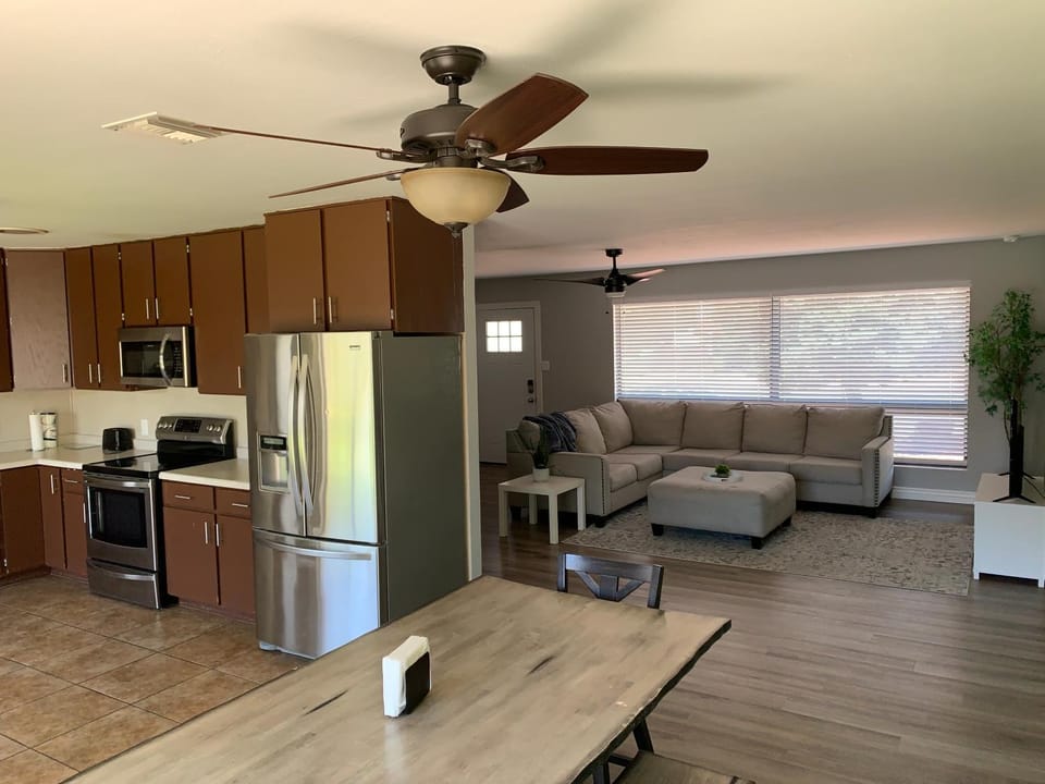Kitchen or kitchenette, Dining area, dishwasher, oven, stove