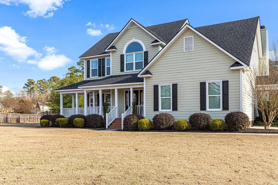 Amazing Home w/ Huge Pool, Game Tables, Movie room, and More! House in Fayetteville