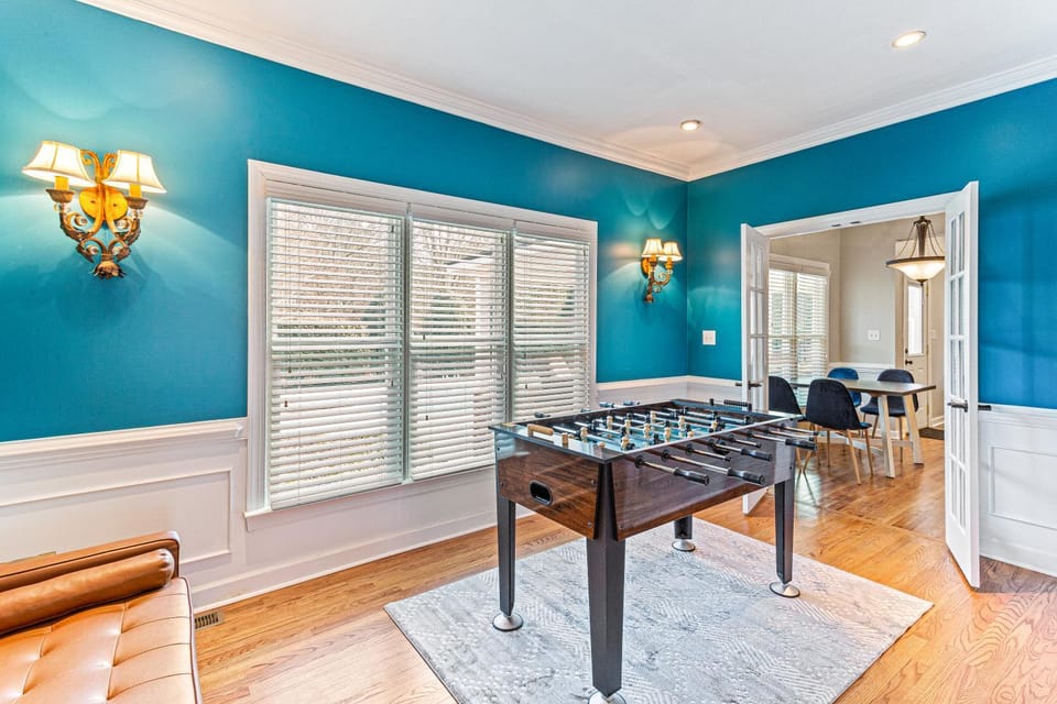Amazing Home w/ Huge Pool, Game Tables, Movie room, and More! House in Fayetteville