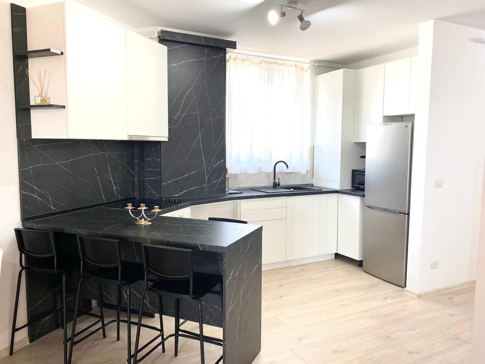 Kitchen or kitchenette, Dining area, minibar, pet friendly, stove