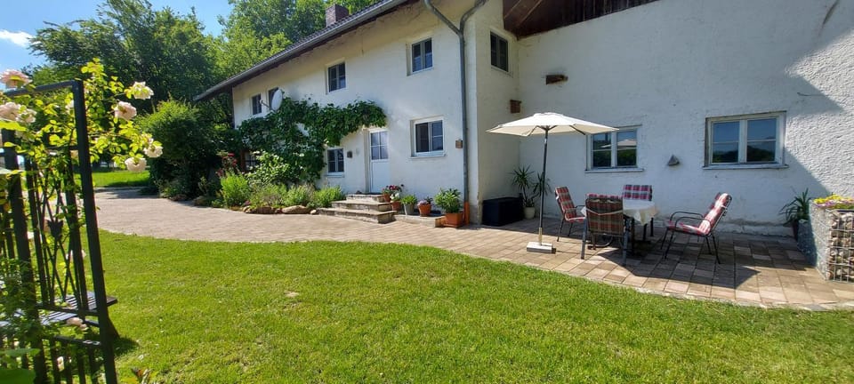 Property building, Garden, Balcony/Terrace
