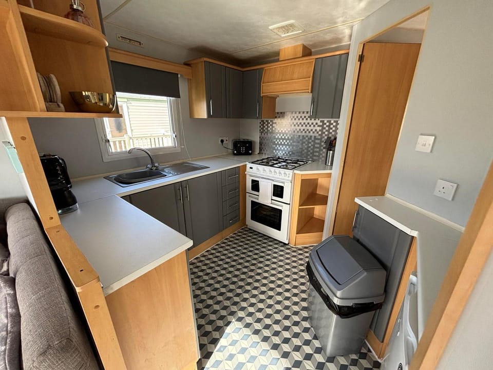 Meadow View 158 - Golden Palm, Pet friendly, WiFi, bed linen - Meadow Lakes Caravan & Lodge Hire House in Chapel Saint Leonards