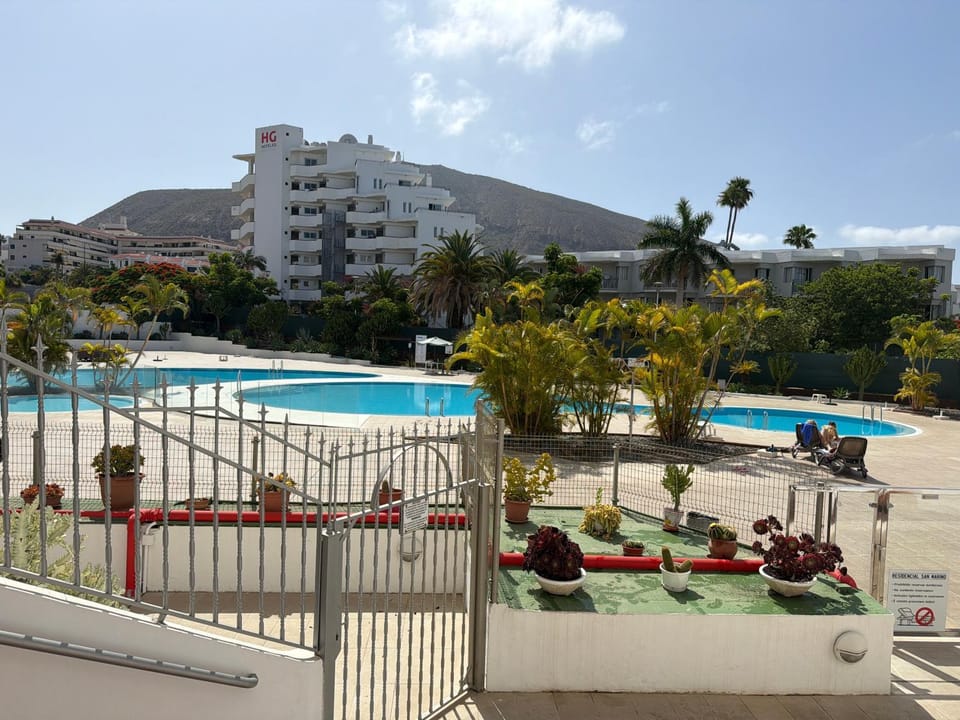 Nearby landmark, Day, Pool view