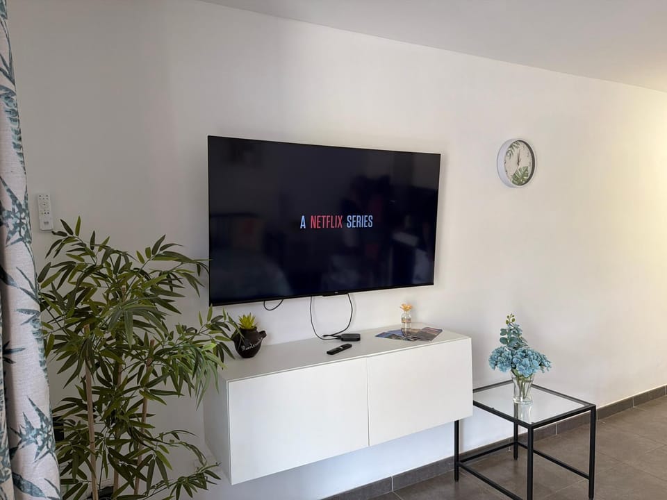 Communal lounge/ TV room, TV and multimedia, Evening entertainment