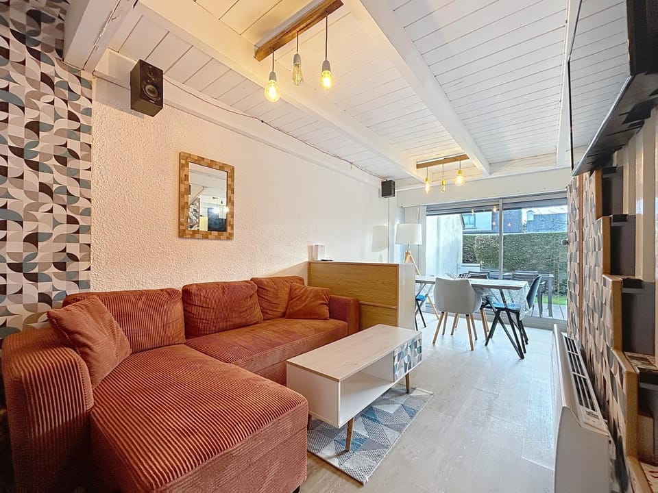 Communal lounge/ TV room, Living room