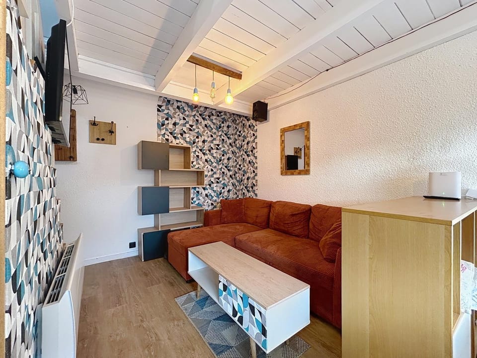 Communal lounge/ TV room, Living room