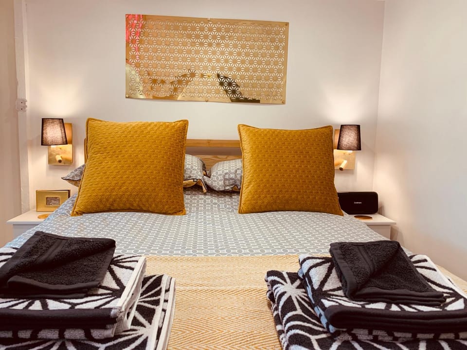 Bed, Bedroom