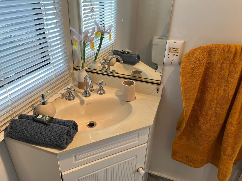 Bathroom, towels