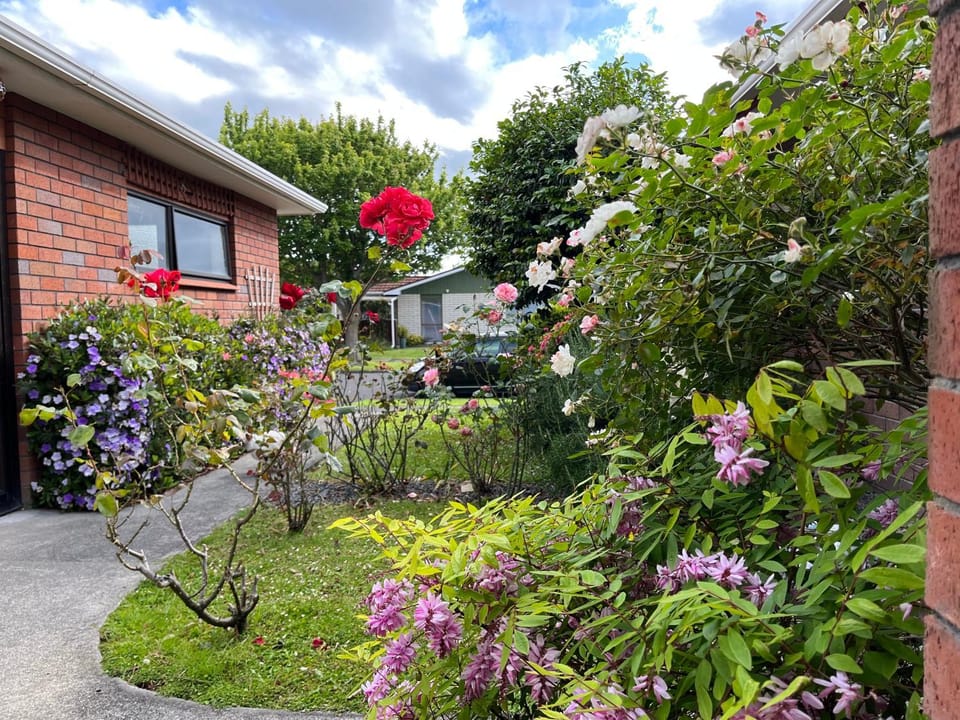 Property building, Day, Garden, Garden view