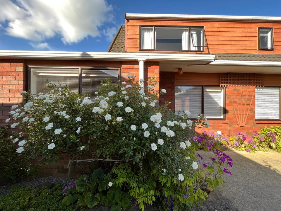 Property building, Day, Garden, Garden view