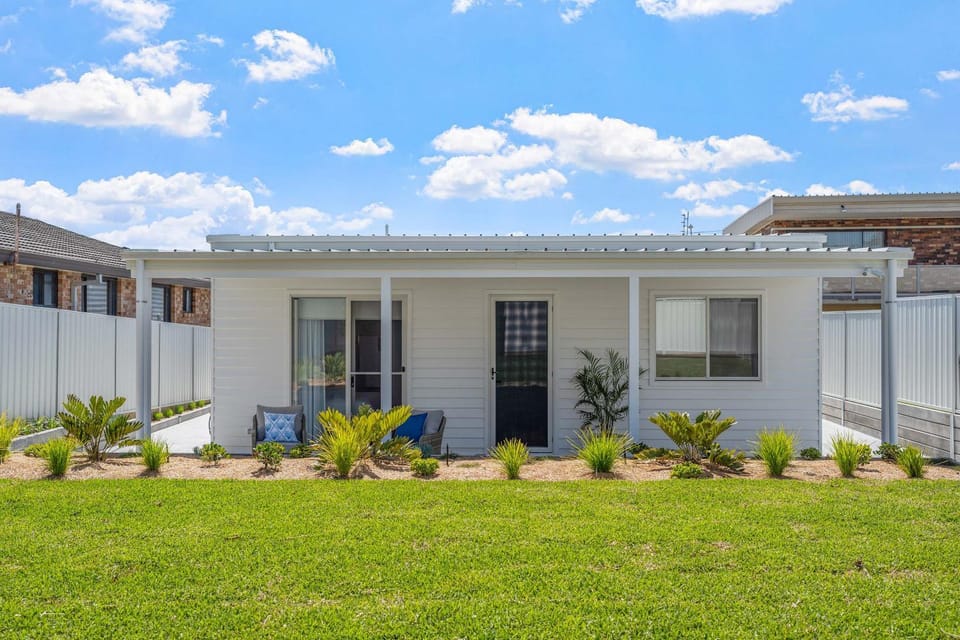 Myuna - beachfront pet-friendly coastal escape House in Vincentia