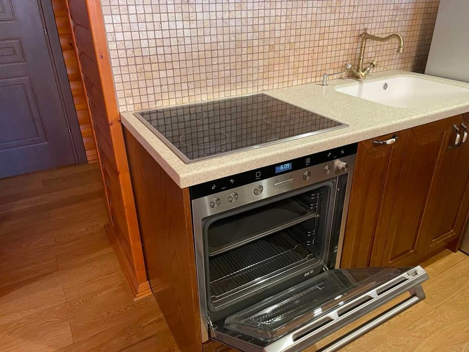 Kitchen or kitchenette, pet friendly, stove