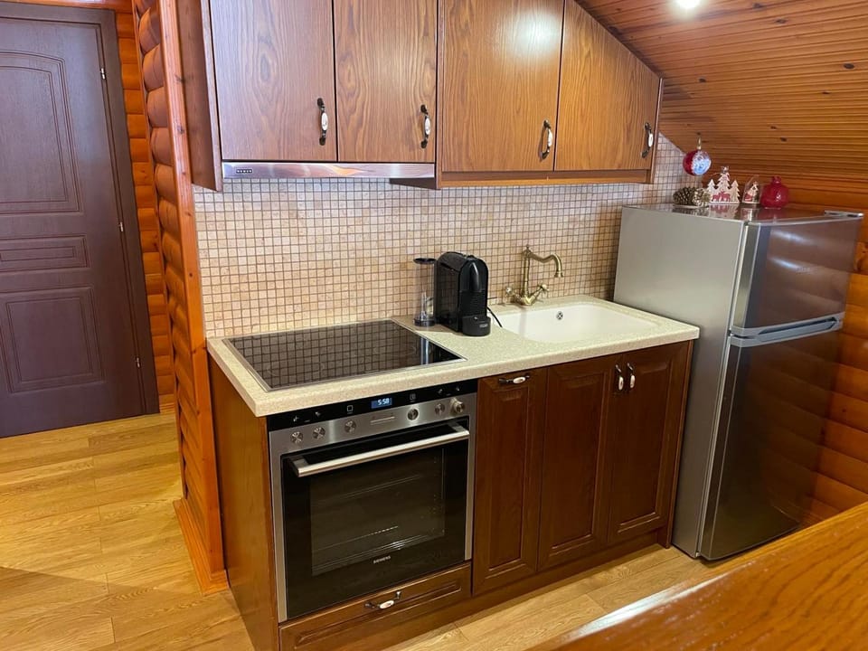 Kitchen or kitchenette, pet friendly, stove